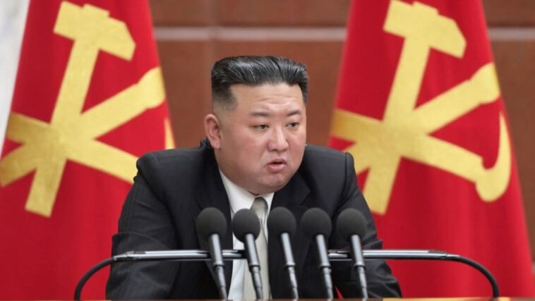 Kim de Corea del Norte revela nuevos objetivos militares en reunión clave del partido: Medios estatales