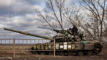 Kremlin dice que Estados Unidos está librando una "guerra indirecta" con Rusia en Ucrania