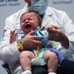 La FDA autoriza las vacunas Covid omicron para niños de hasta 6 meses de edad