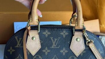 Courtney Granville, de 24 años, pensó que había encontrado a una mujer interesada en el bolso Louis Vuitton de $2,500 (en la foto), a quien conoció después de anunciar el costoso artículo en Facebook Marketplace.