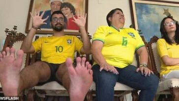 Apodada 'Familia Seis', unos 15 miembros de la familia da Silva (tres en la foto) tienen seis dígitos en las manos y, a veces, en los pies.
