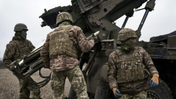 La lucha en Ucrania se intensifica cuando Rusia dispara cohetes contra la ciudad de Kherson