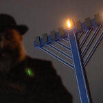 'La luz siempre gana': los judíos celebran Hanukkah en Kyiv afectada por el apagón