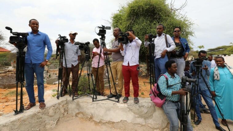 La persona que llamó a los medios de comunicación con órdenes de censura no era un funcionario del gobierno, dice Somalia