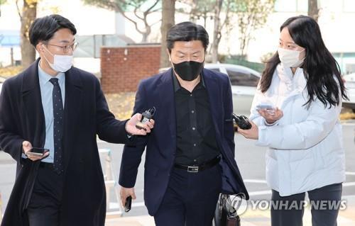 Police to again seek arrest warrant for ex-Yongsan police chief in Itaewon crush probe