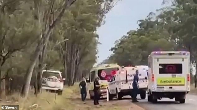 Equipos de emergencia en la propiedad rural al sur de Chinchilla en la tarde del lunes