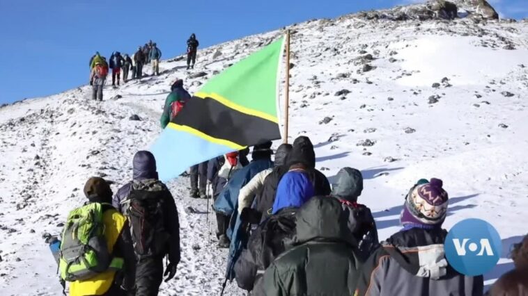 La reducción de la capa de hielo en el Monte Kilimanjaro amenaza el turismo en Tanzania