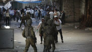Las fuerzas de ocupación de Israel y los colonos atacan a los palestinos en Hebrón