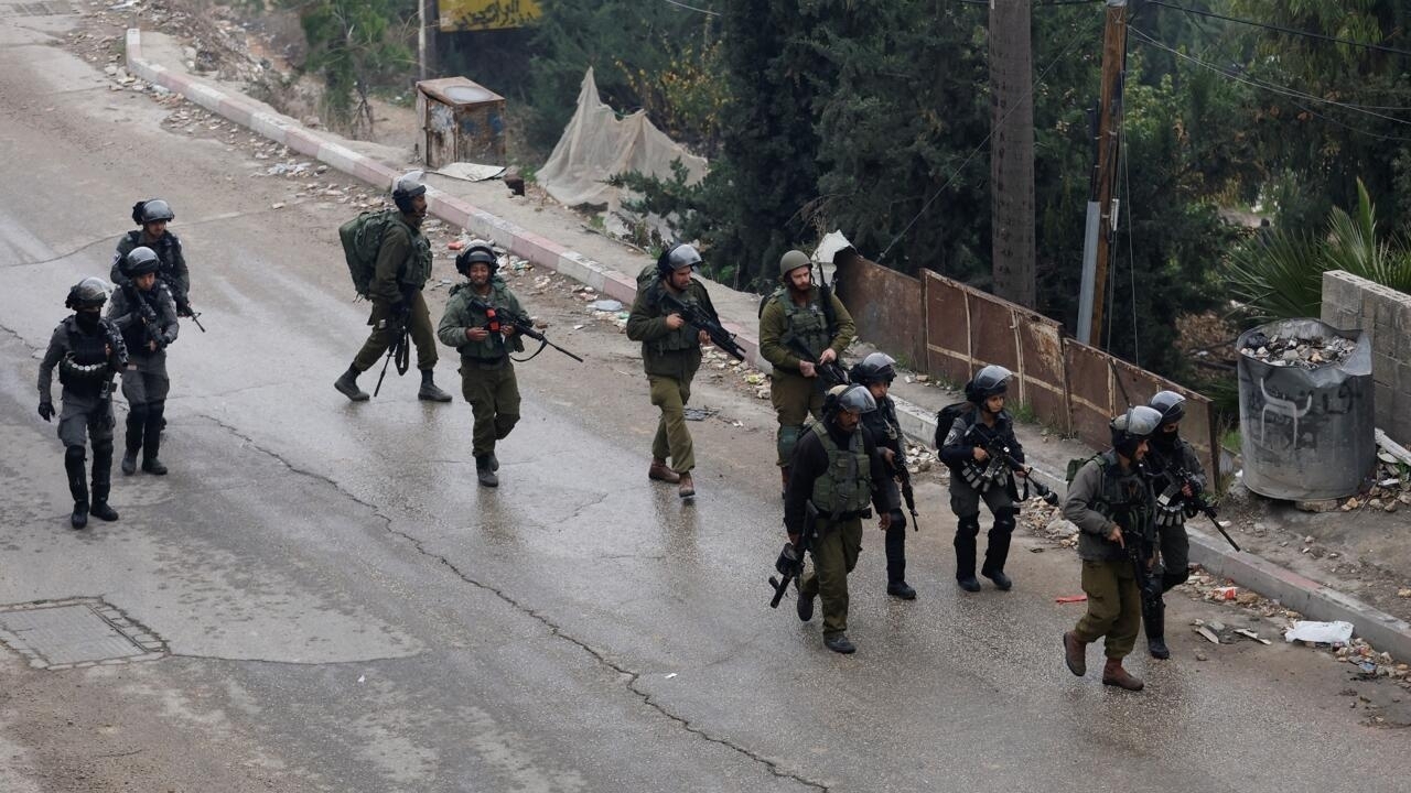 Las fuerzas israelíes matan a tres palestinos en una redada en Cisjordania en medio de un aumento de la violencia
