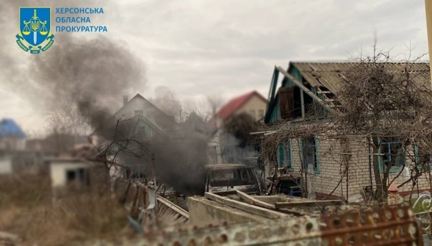 Las fuerzas rusas bombardean Kherson, dos civiles muertos