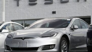 Los ejecutivos automotrices están perdiendo la fe en la revolución de los autos eléctricos a medida que se desarrolla en Estados Unidos.  Tesla (arriba) continúa siendo el jugador dominante en el espacio