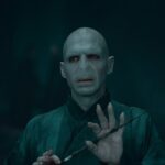 Desde Voldemort (en la foto) hasta el Guasón y Úrsula en La Sirenita, los científicos han descubierto que hay algo dentro del cableado humano que les ayuda a ver lo bueno incluso en los personajes más horribles.