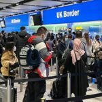 Se espera que el gobierno del Reino Unido introduzca nuevas reglas de viaje que significan que cualquier persona que viaje desde China deberá mostrar una prueba de Covid negativa 48 horas antes de embarcarse en su viaje.