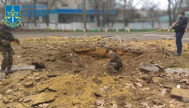 Los rusos dañan el gimnasio de Kherson con cohetes Grad
