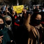 Los talibanes ordenan a las ONG que envíen a las trabajadoras a casa