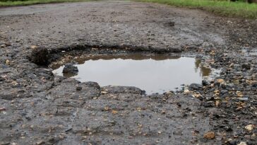 La investigación muestra que la financiación anual para el mantenimiento de carreteras ya se ha recortado en £ 400 millones en el último año.