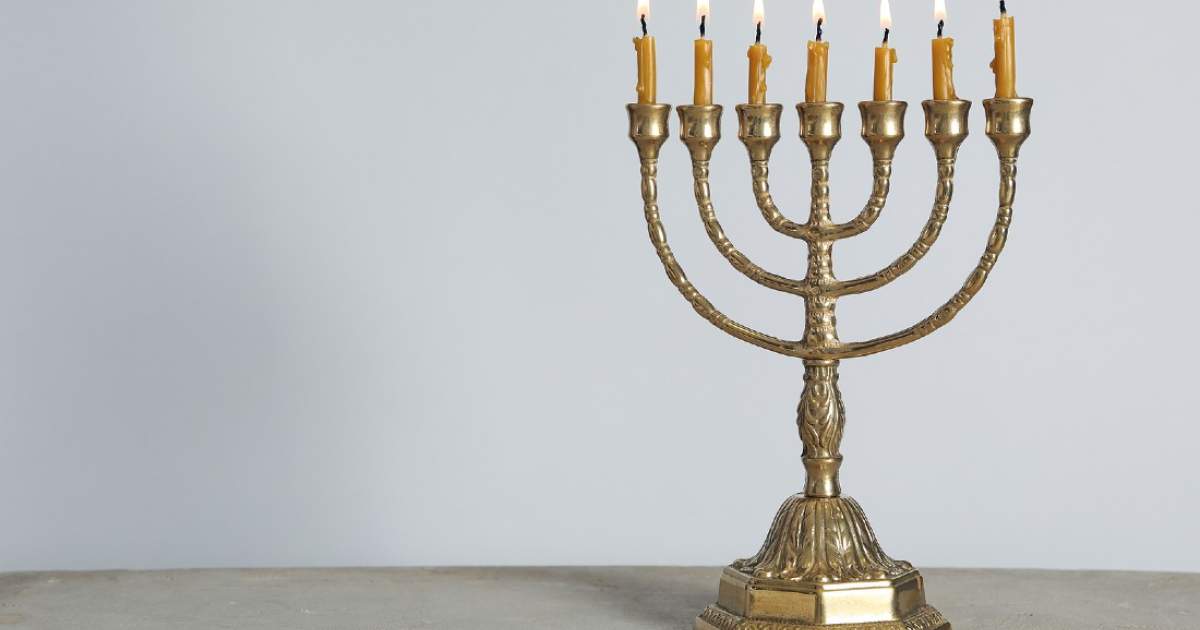 Menorah de fotografía icónica de la era nazi regresa a Alemania
