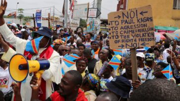 Miles de feligreses protestan contra la violencia en RD Congo