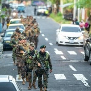 Militares salvadoreños cercan dos barrios
