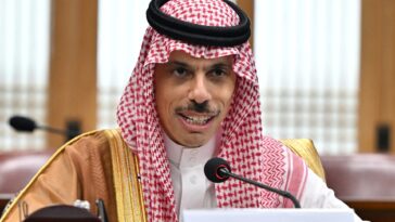 Ministro saudí dice que "todas las apuestas están canceladas" si Irán obtiene un arma nuclear