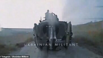 Las imágenes muestran el momento exacto en que un dron kamikaze ucraniano se estrelló contra un tanque ruso