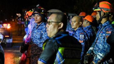 'Nos instó a salvar a su hijo primero': el relato de los esfuerzos de búsqueda y rescate del socorrista del deslizamiento de tierra de Malasia