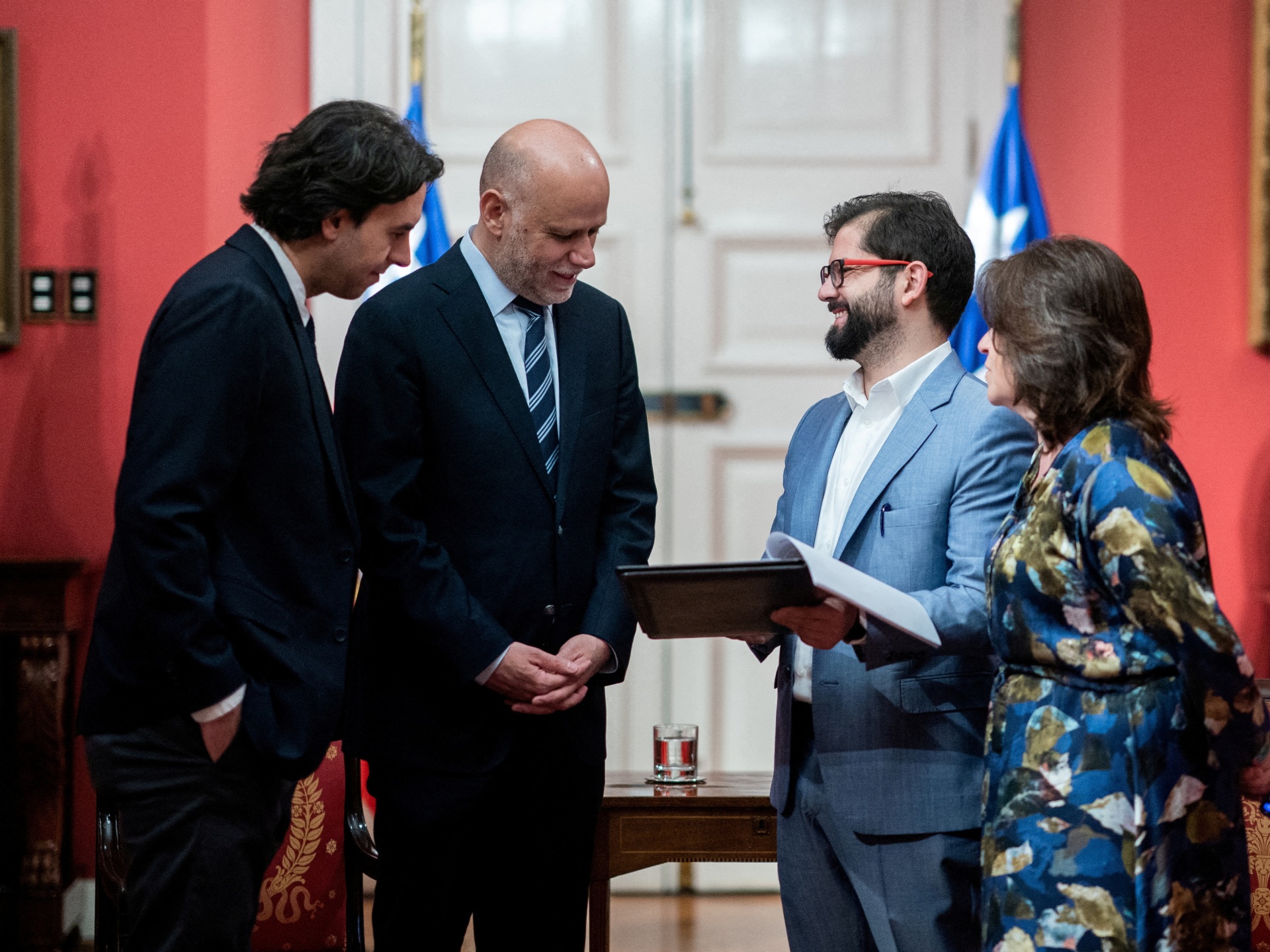 Partidos políticos de Chile acuerdan redactar nueva constitución
