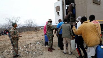 Zimbabwean nationals seen at the Beitbridge border post.