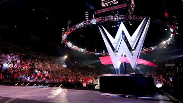 Personalidad de la WWE despedida después de un lugar no planeado en un evento en vivo