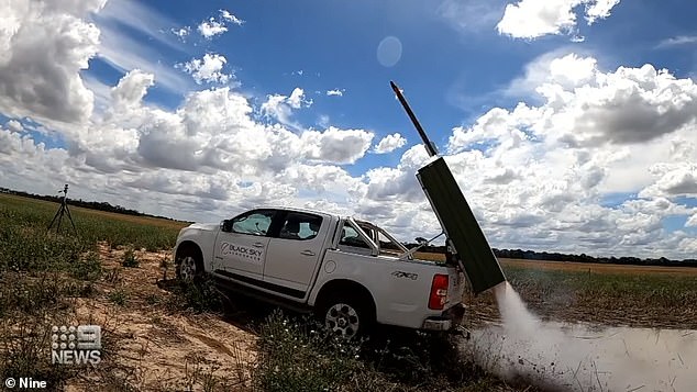 La compañía de Queensland, Black Sky Aerospace, ha disparado cohetes desde la parte trasera de una ute (en la foto) para probar el potencial del dispositivo para proteger a Australia de un ejército invasor.