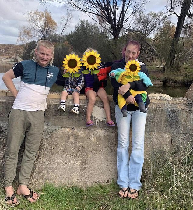 Los australianos han abierto sus corazones a los tres hijos de Jake Day (en la foto a la izquierda) y Cindy Braddock (en la foto a la derecha) con más de $70,000 recaudados para ayudar a los tres huérfanos después de que un accidente automovilístico fatal matara a los dos adultos.