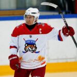 Vladimir Putin no participará en un juego anual de hockey sobre hielo que tradicionalmente organiza en la Plaza Roja alrededor del Año Nuevo (en la foto del juego en 2020)