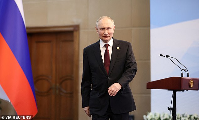 El presidente ruso, Vladimir Putin, asiste a una conferencia de prensa luego de la cumbre de la Unión Económica Euroasiática en Bishkek, Kirguistán, el 9 de diciembre de 2022.