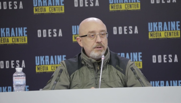 Reznikov muestra cómo el ejército protege el cielo ucraniano