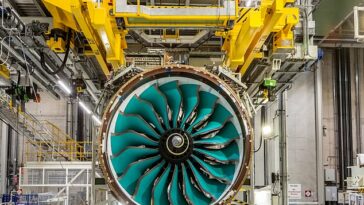 Rolls-Royce ha terminado de construir su motor de demostración UltraFan, que podría mejorar la eficiencia de combustible de los aviones hasta en un 10 por ciento.