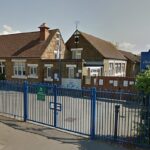 El alumno de Year One de la escuela primaria Ashford Church of England en Surrey murió la semana pasada a causa de la infección altamente infecciosa estreptocócica del grupo A (iGAS), que causa la escarlatina.