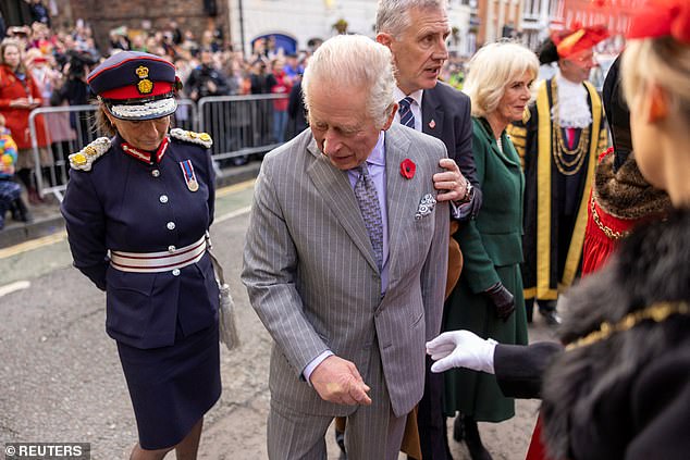 Se está llevando a cabo una revisión de la seguridad del rey Carlos antes de su salida pública el día de Navidad.