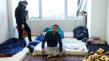 Sin vivienda: 700 solicitantes de asilo se refugian en un edificio abandonado en Bélgica
