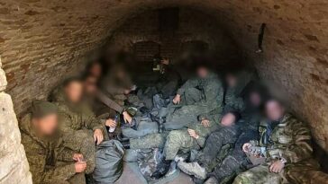 Los soldados rusos están siendo arrojados a diminutas cárceles subterráneas, golpeados hasta sangrar, muertos de hambre y amenazados con la ejecución por negarse a luchar (en la foto, una cárcel subterránea)