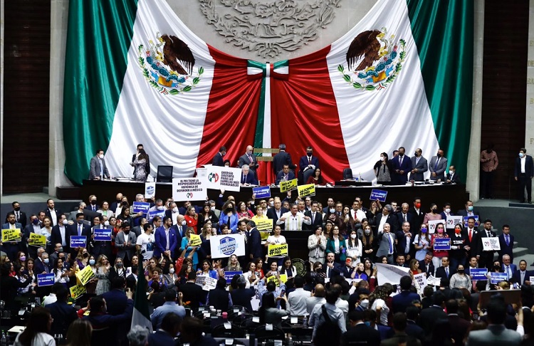 Tras el fracaso de la primera iniciativa, el Congreso mexicano respalda una reforma electoral menor
