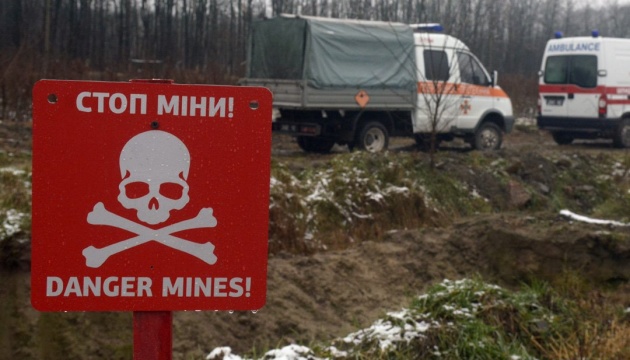 Tres trabajadores de emergencia muertos durante la remoción de minas en la región de Kherson