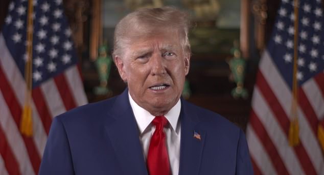 El expresidente Donald Trump prometió el jueves en un video de casi siete minutos que si es elegido para otro mandato en la Casa Blanca, revisará los estándares de libertad de expresión y prohibirá que el gobierno federal use términos como 