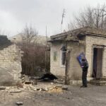 Un muerto, dos heridos cuando el enemigo bombardea la sede de ayuda humanitaria en Kherson