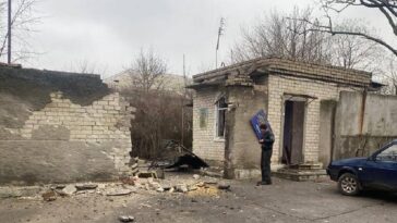 Un muerto, dos heridos cuando el enemigo bombardea la sede de ayuda humanitaria en Kherson