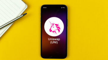 Uniswap permite comprar criptomonedas con tarjetas de crédito, pero ¿cómo se comporta el precio de UNI?