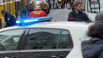 Un hombre armado disparó a varias personas en París mientras la policía advertía a las personas que se mantuvieran alejadas del área.