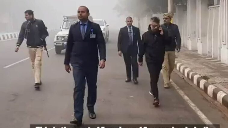 Vivek Agnihotri sale a caminar por la mañana en medio de una cubierta de seguridad de categoría Y, la gente dice 'oh, mi dinero de impuestos'