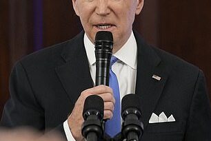 El presidente Joe Biden deseó a Volodymyr Zelensky un viaje seguro en su camino a EE. UU.