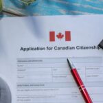¿Puedo salir de Canadá y seguir siendo elegible para la ciudadanía canadiense?
