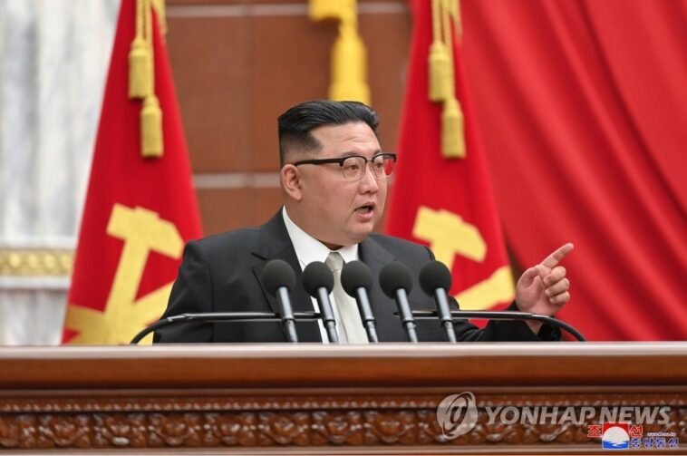 (2nd LD) N. Korean leader calls for &apos;exponential&apos; increase in nuclear arsenal